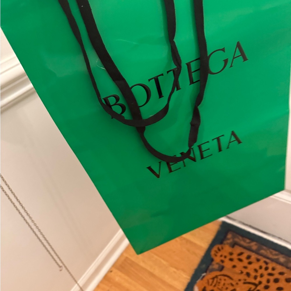 Bottega Veneta Emerald Green Logo Shopping Bag with Black Cloth Handles - Picture 2 of 5